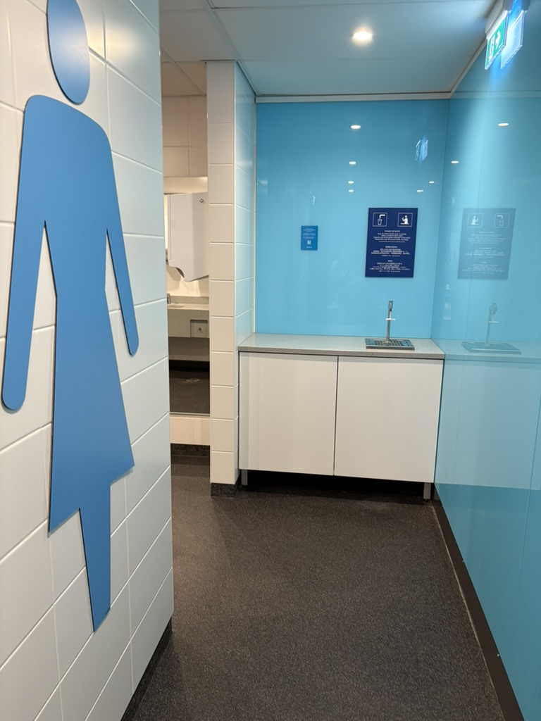 トイレに向かう通路にある給水スポット