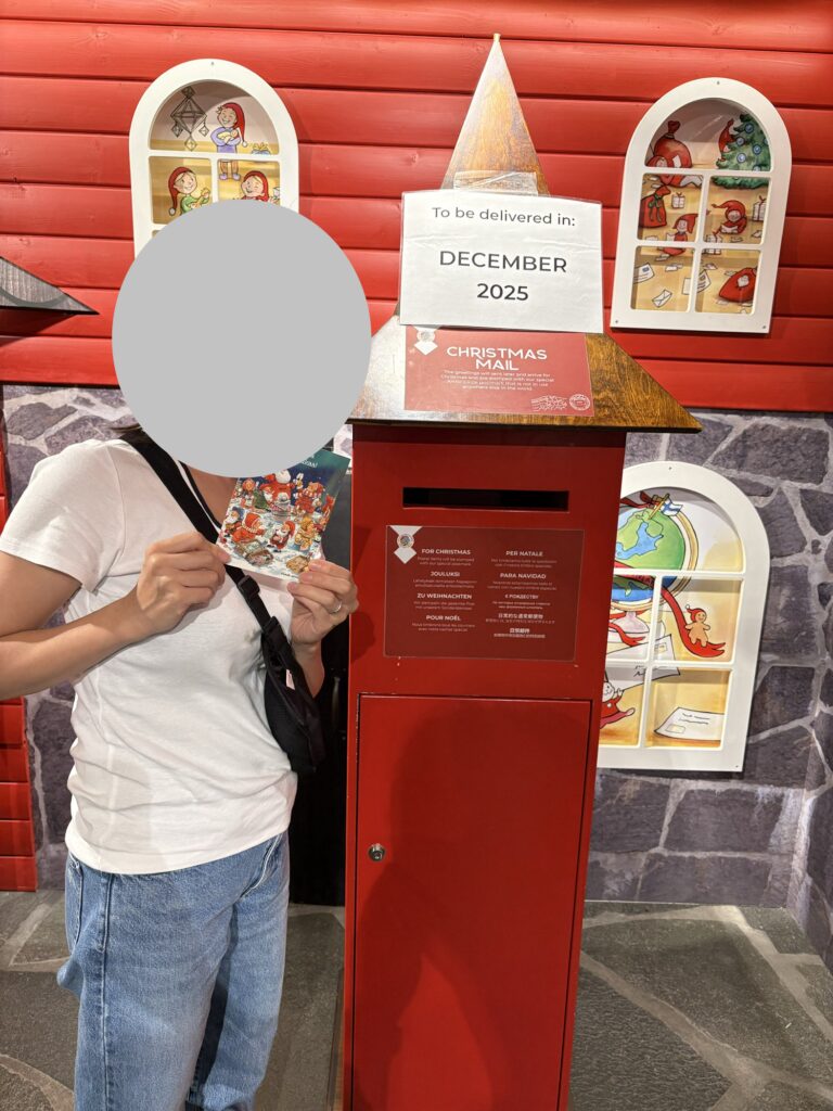サンタクロースの郵便局のポスト