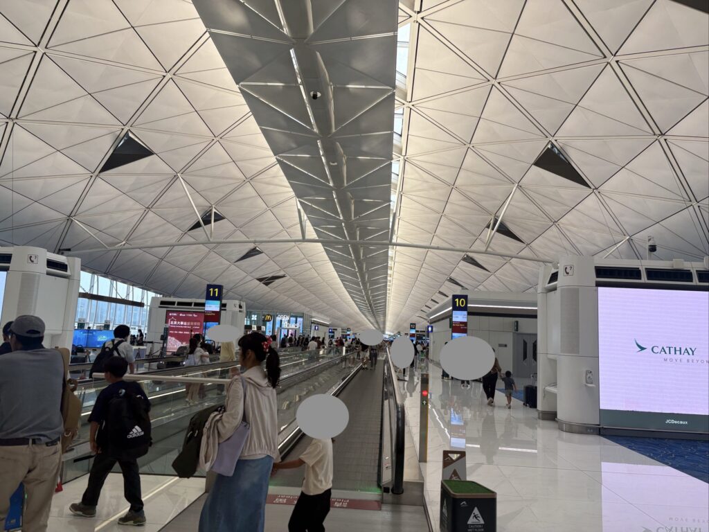 香港空港のキッズスペース付近のゲート（10〜12番ゲートあたり）
