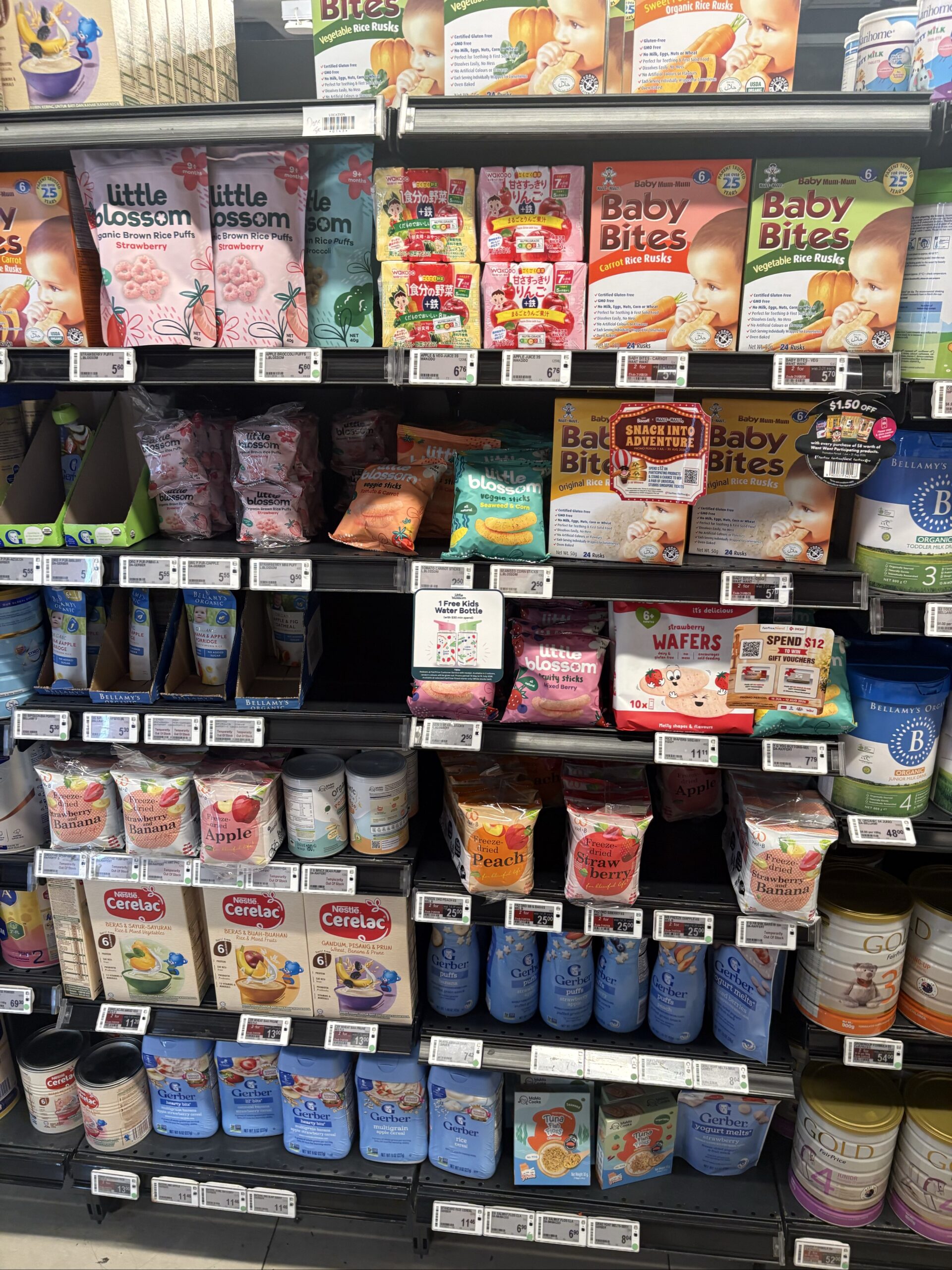 シンガポールのスーパーの離乳食売り場