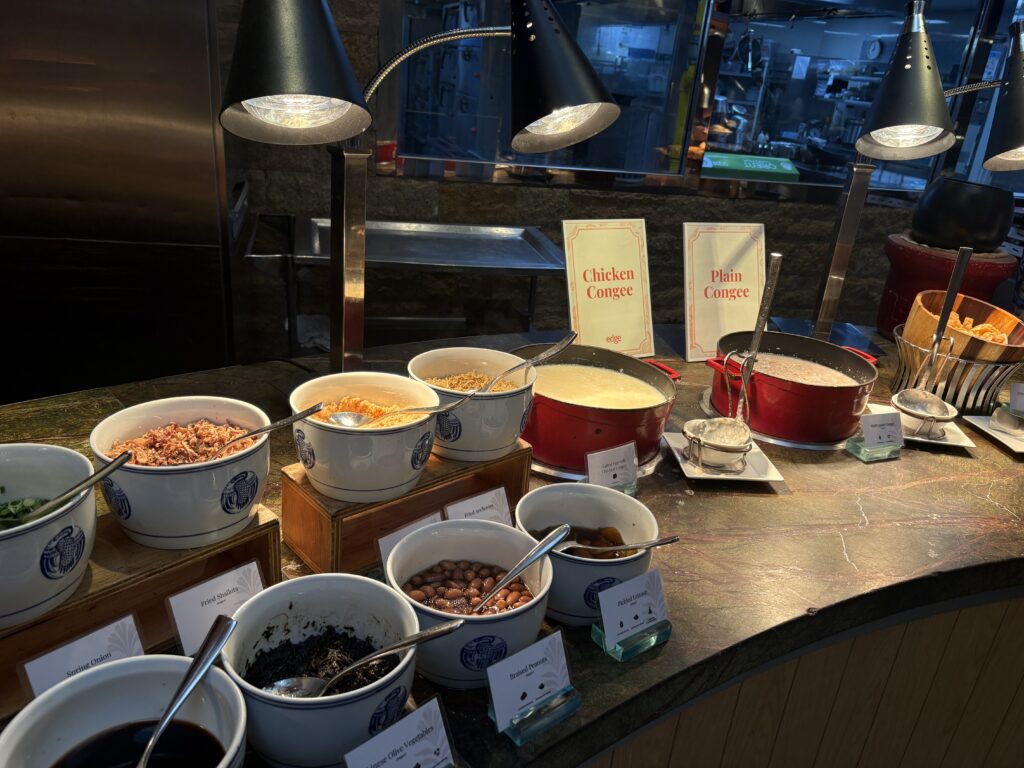 ホテル朝食ビュッフェのお粥コーナー（Chicken Congee・Plain Congee）