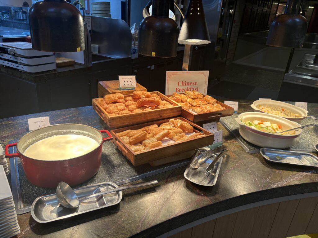 ホテル朝食ビュッフェの中華コーナー（Chinese Breakfast）