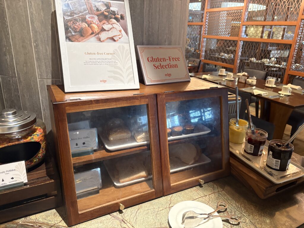朝食ビュッフェのグルテンフリー専用コーナー
