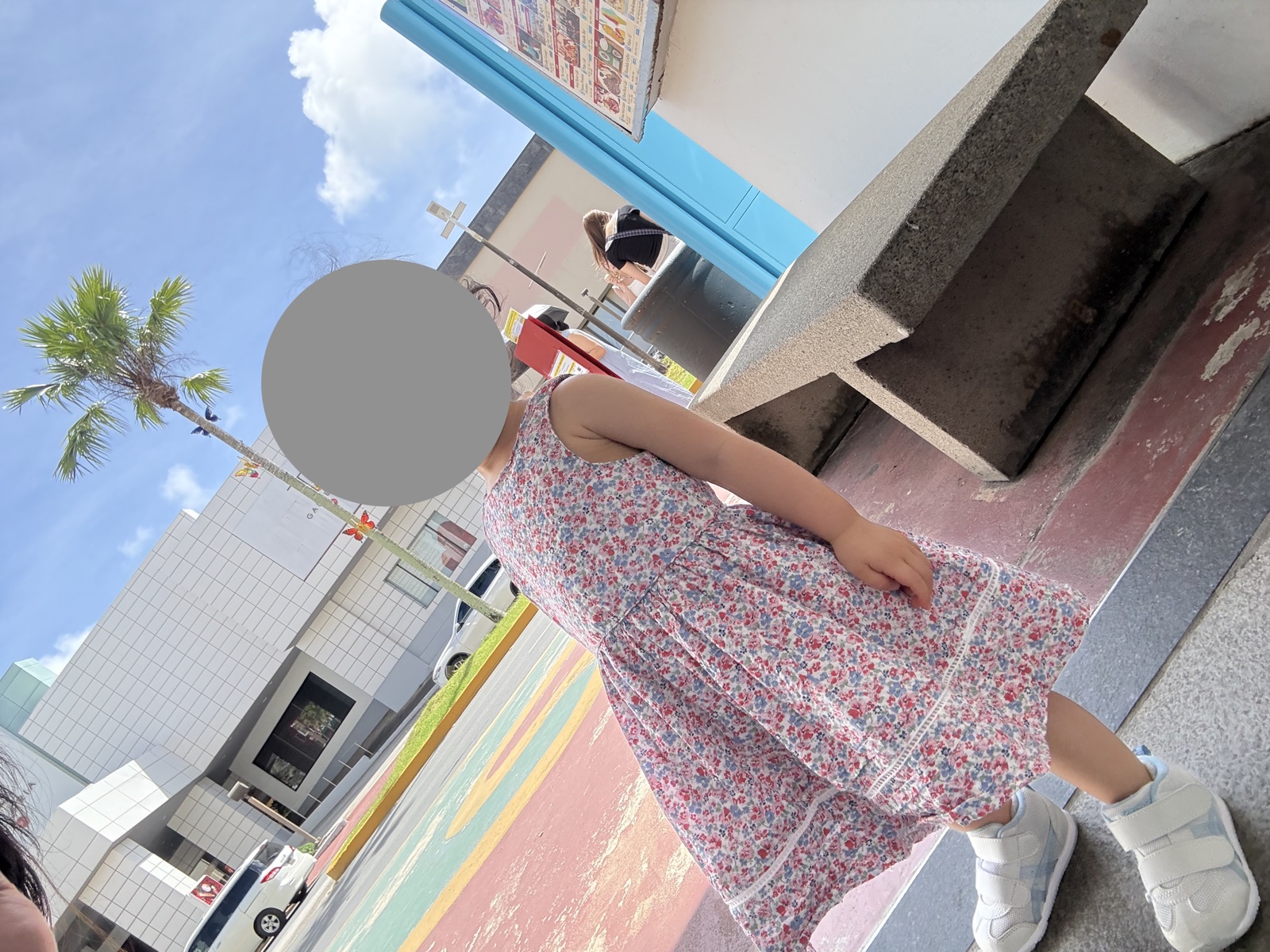 ドンキ行きのバスを待っているところ