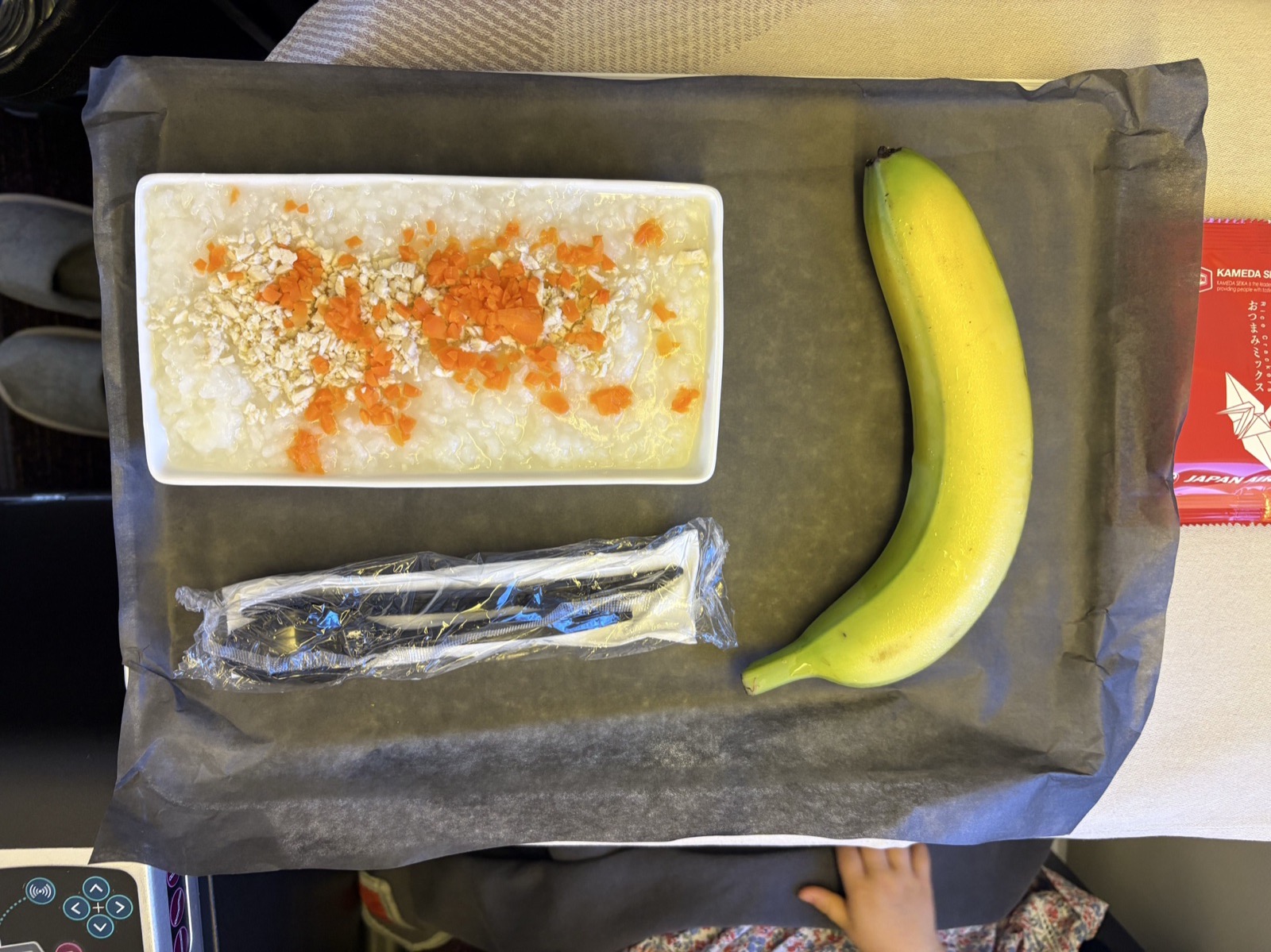 JAL国際線の幼児食 おかゆとバナナ
