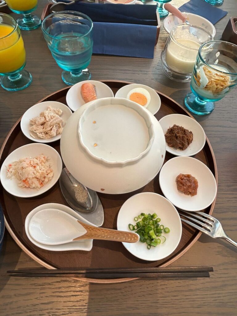 朝食のお粥のセット