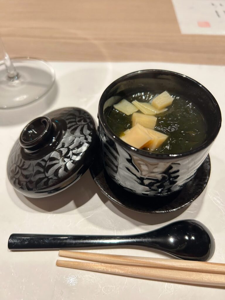 ガラスの器に入ったうにといくら