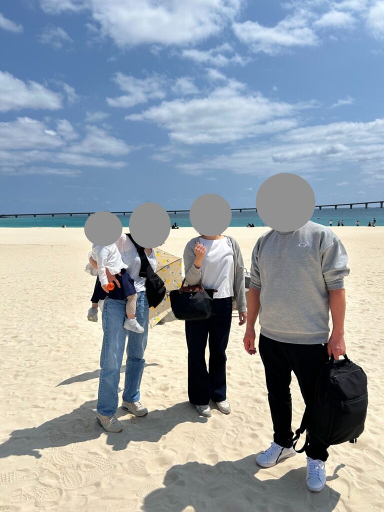 与那覇前浜ビーチで家族と