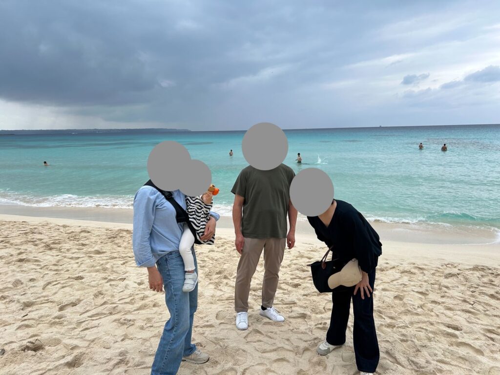 砂山ビーチで家族と