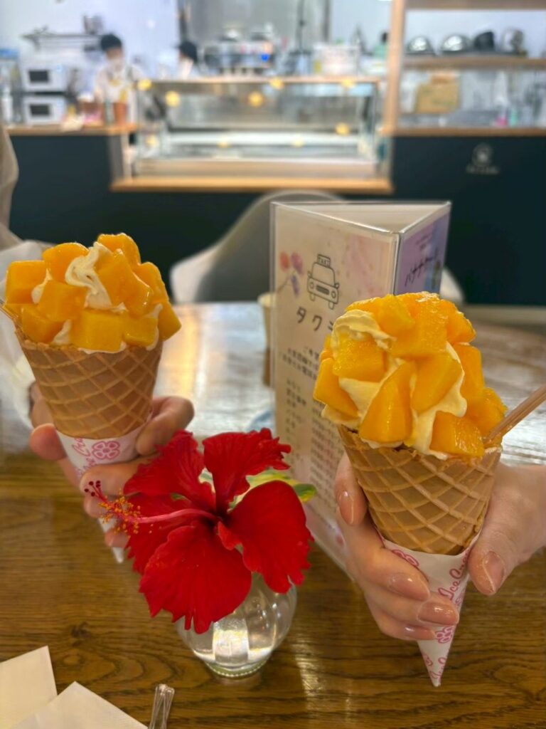 マンゴーがのったソフトクリーム